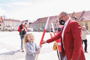 Na rynku rozdaliśmy kilkaset biało-czerwonych fl