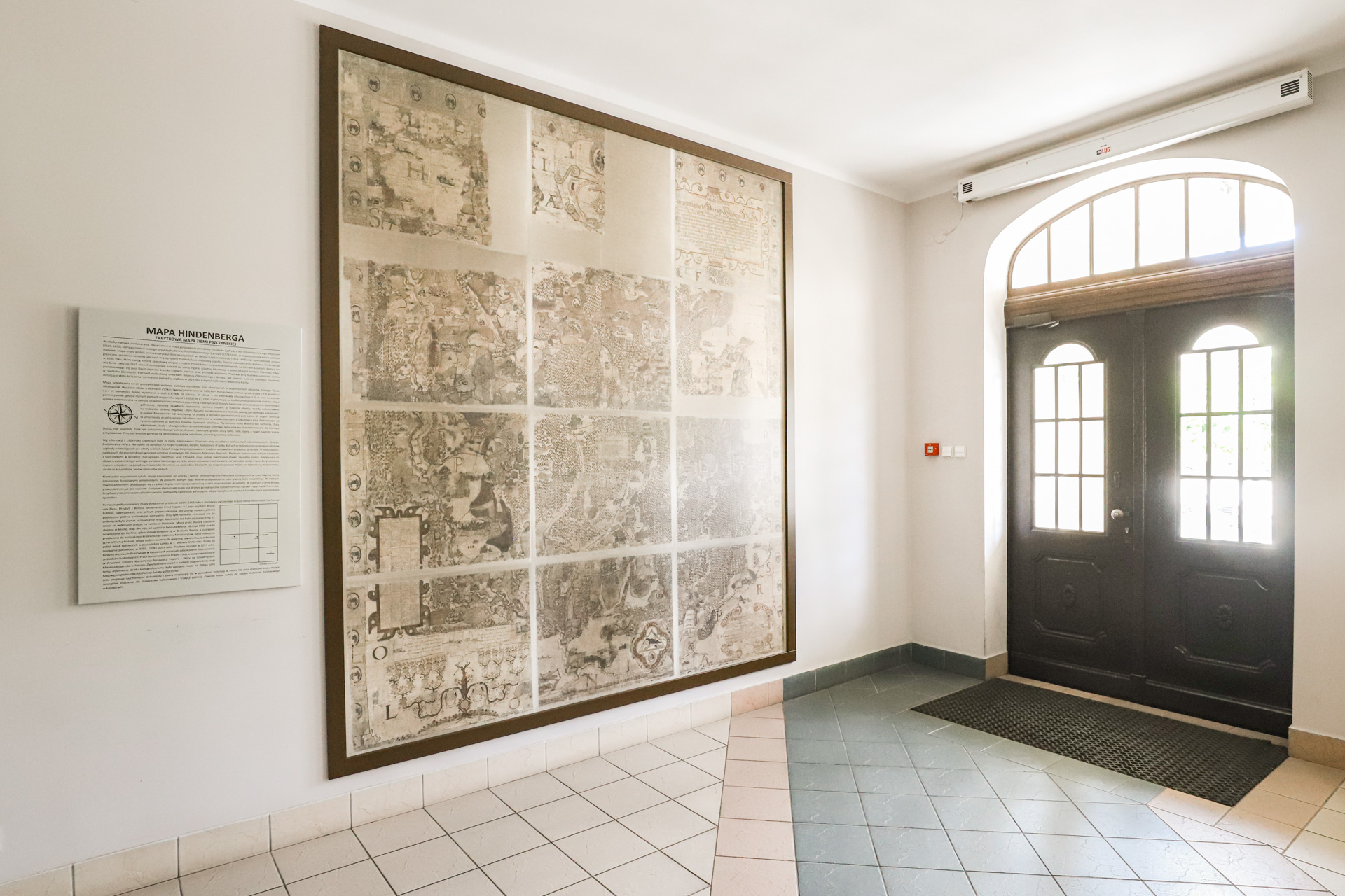 Opis historyczny przy mapie Hindenberga w ratuszu