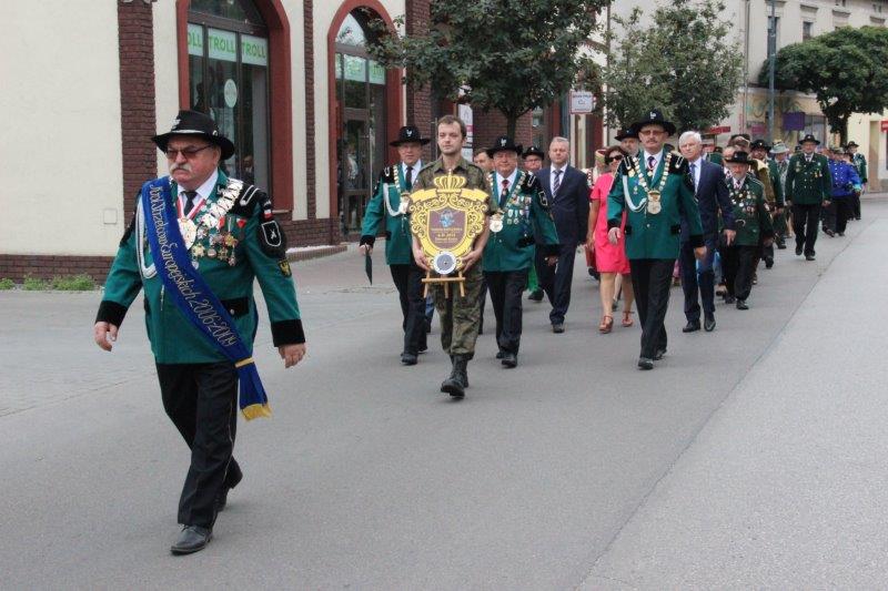 Bractwa Kurkowe przemaszerują ulicami Pszczyny