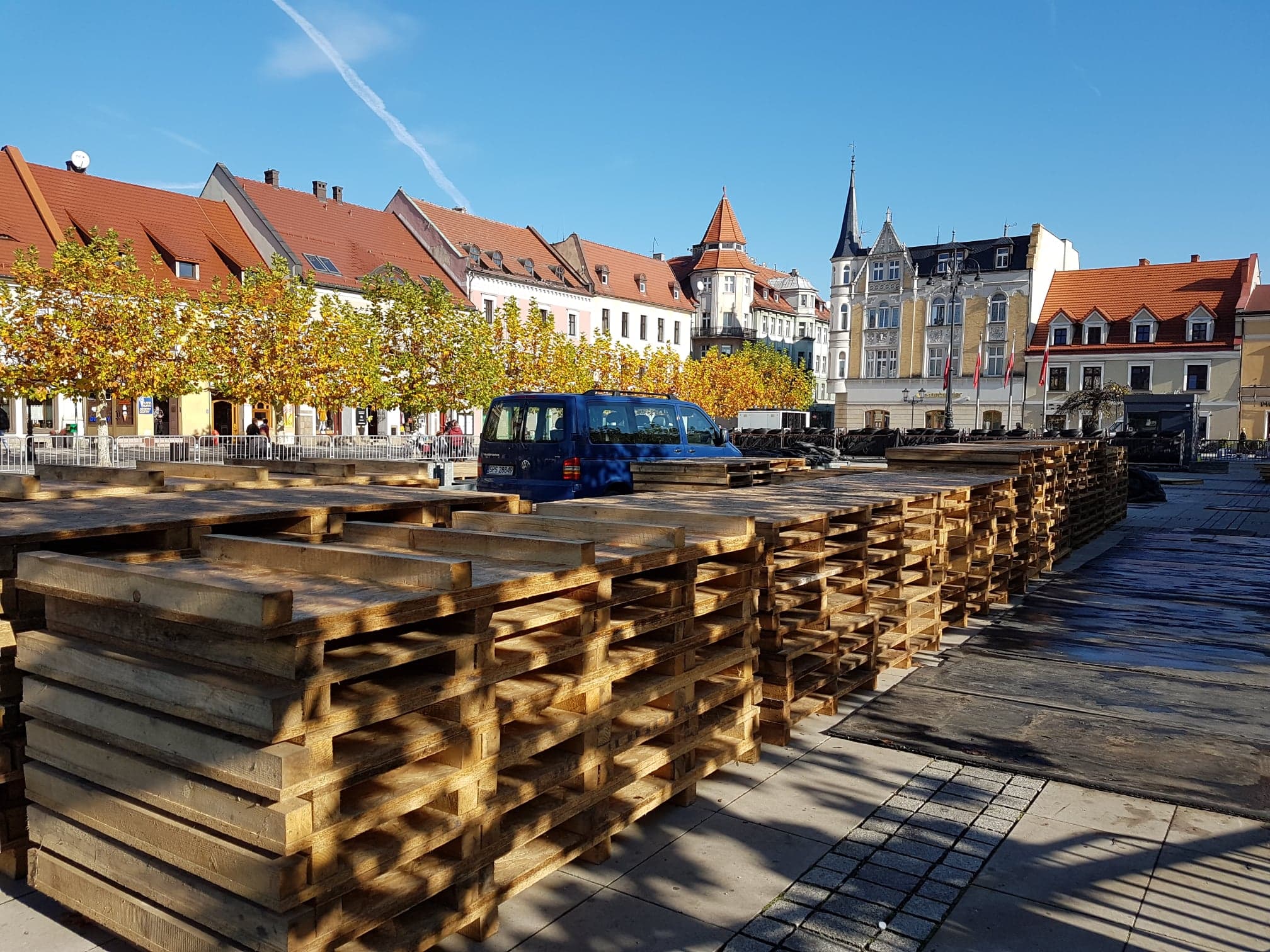 Rozpoczął się montaż lodowiska