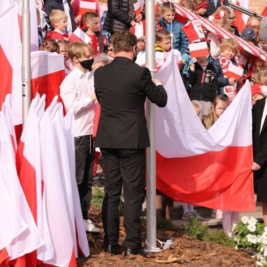 Dzień Flagi Rzeczypospolitej Polskiej w Zespole Szkolno-Przedszkolnym w Pszczynie - 29.04.2021