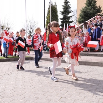 Dzień Flagi Rzeczypospolitej Polskiej w Zespole Szkolno-Przedszkolnym w Pszczynie - 29.04.2021