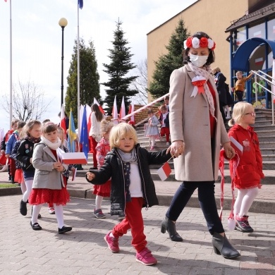 Dzień Flagi Rzeczypospolitej Polskiej w Zespole Szkolno-Przedszkolnym w Pszczynie - 29.04.2021