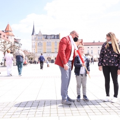 Akcja wręczania flag Polski - 30.04.2021