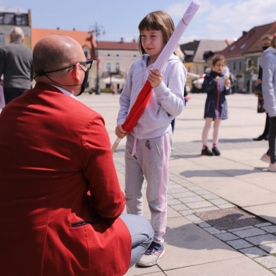 Akcja wręczania flag Polski - 30.04.2021