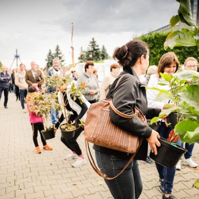 Inicjatywa wręczania mieszkańcom krzewów powiązana z akcją Gramy czysto! #smogover - 21.09.2021