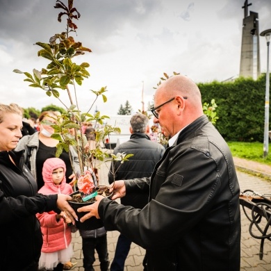 Inicjatywa wręczania mieszkańcom krzewów powiązana z akcją Gramy czysto! #smogover - 21.09.2021