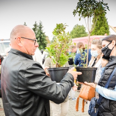 Inicjatywa wręczania mieszkańcom krzewów powiązana z akcją Gramy czysto! #smogover - 21.09.2021