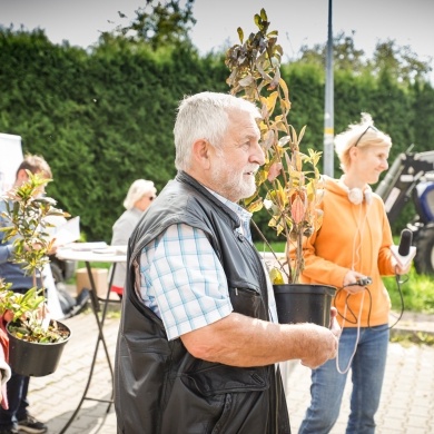 Inicjatywa wręczania mieszkańcom krzewów powiązana z akcją Gramy czysto! #smogover - 21.09.2021