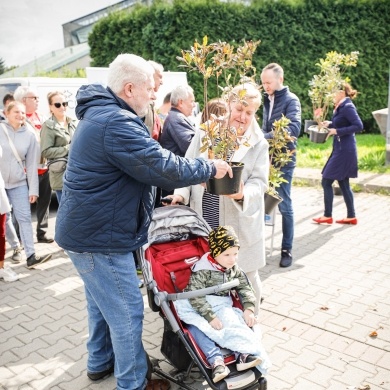 Inicjatywa wręczania mieszkańcom krzewów powiązana z akcją Gramy czysto! #smogover - 21.09.2021