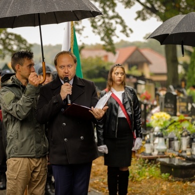 Oznaczenia znakiem pamięci „Tobie Polsko” grobów powstańczych w Pszczynie - 06.10.2021