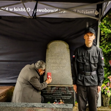 Oznaczenia znakiem pamięci „Tobie Polsko” grobów powstańczych w Pszczynie - 06.10.2021