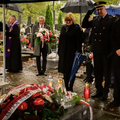 Oznaczenia znakiem pamięci „Tobie Polsko” grobów powstańczych w Pszczynie - 06.10.2021