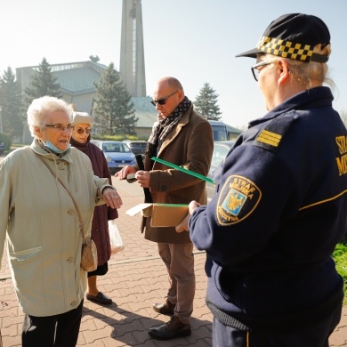 Akcja rozdawania odblasków w Pszczynie - 29.10.2021