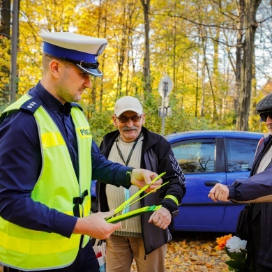 Akcja rozdawania odblasków w Pszczynie - 30.10.2021