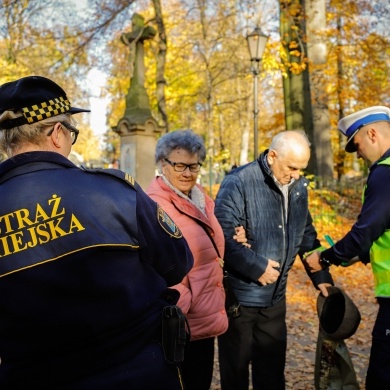 Akcja rozdawania odblasków w Pszczynie - 30.10.2021