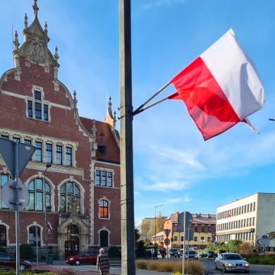 Biało-czerwone flagi na ulicach Pszczyny - 10.11.2021