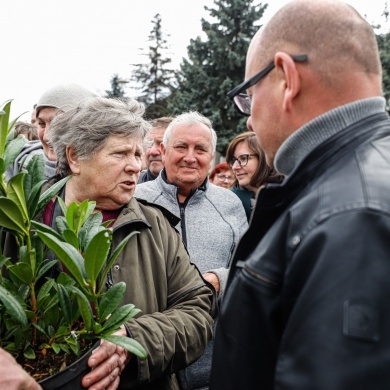 Akcja rozdawania krzewów w Pszczynie z okazji Dnia Ziemi - 25.04.2022