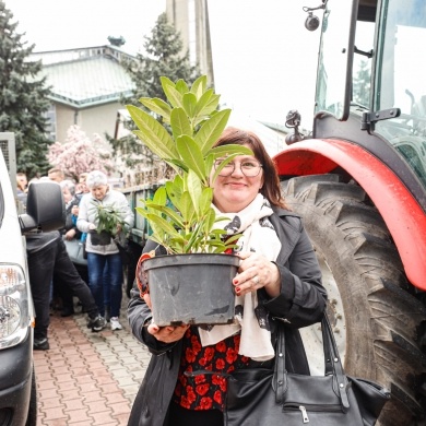 Akcja rozdawania krzewów w Pszczynie z okazji Dnia Ziemi - 25.04.2022