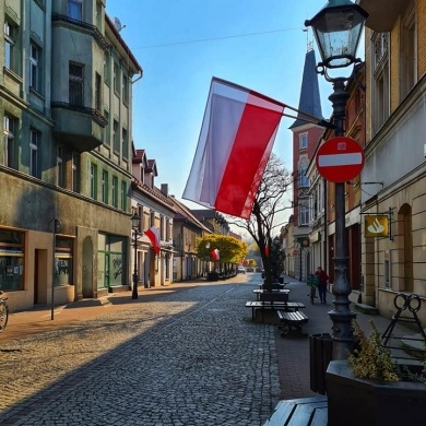 Polskie flagi w Pszczynie - 29.04.2022