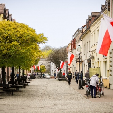 Polskie flagi w Pszczynie - 29.04.2022