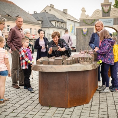 Miniaturowa makieta pszczyńskiej starówki na rynku - 14.05.2022