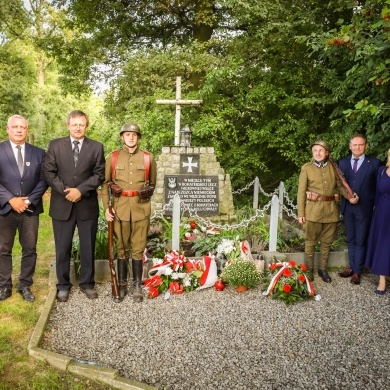 Pamięć o Poległych Żołnierzach: uroczystość w Ćwiklicach - 02.09.2024