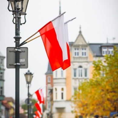 Biało-czerwone flagi na ulicach Pszczyny - 10.11.2024