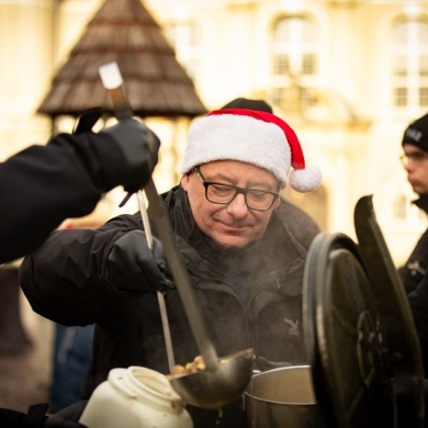 Tradycyjna zupa wigilijna na pszczyńskim rynku - 22.12.2024