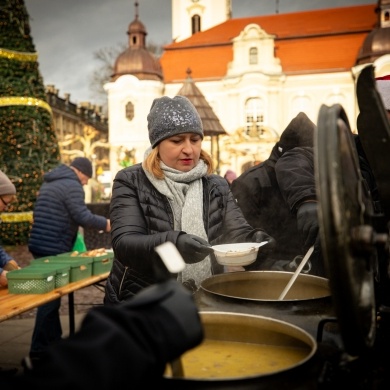 Tradycyjna zupa wigilijna na pszczyńskim rynku - 22.12.2024