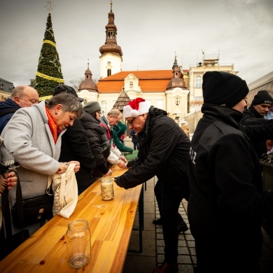 Tradycyjna zupa wigilijna na pszczyńskim rynku - 22.12.2024