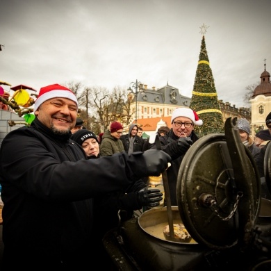 Tradycyjna zupa wigilijna na pszczyńskim rynku - 22.12.2024