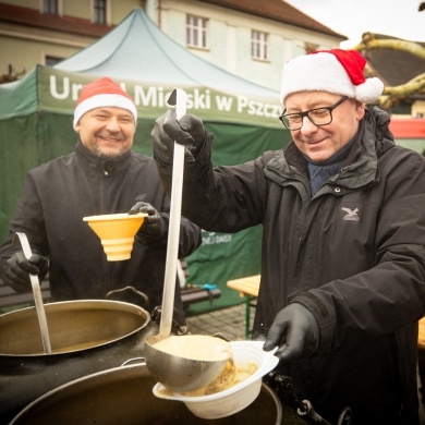 Tradycyjna zupa wigilijna na pszczyńskim rynku - 22.12.2024