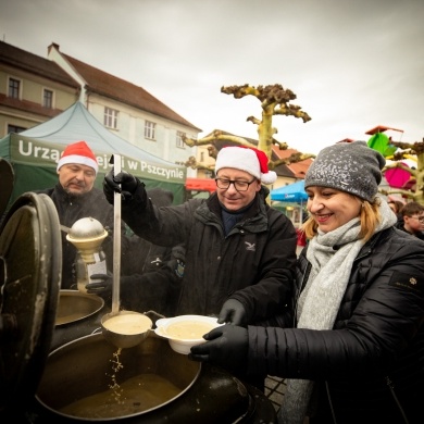 Tradycyjna zupa wigilijna na pszczyńskim rynku - 22.12.2024