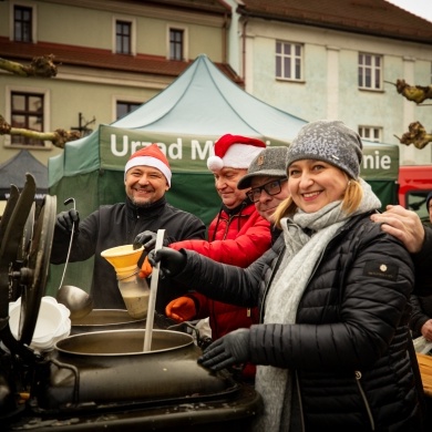 Tradycyjna zupa wigilijna na pszczyńskim rynku - 22.12.2024